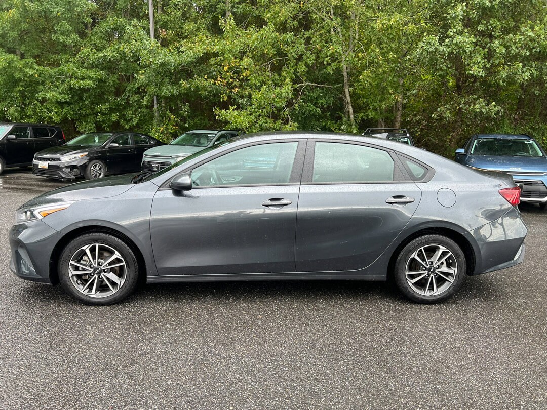 2023 Kia Forte LXS photo 2