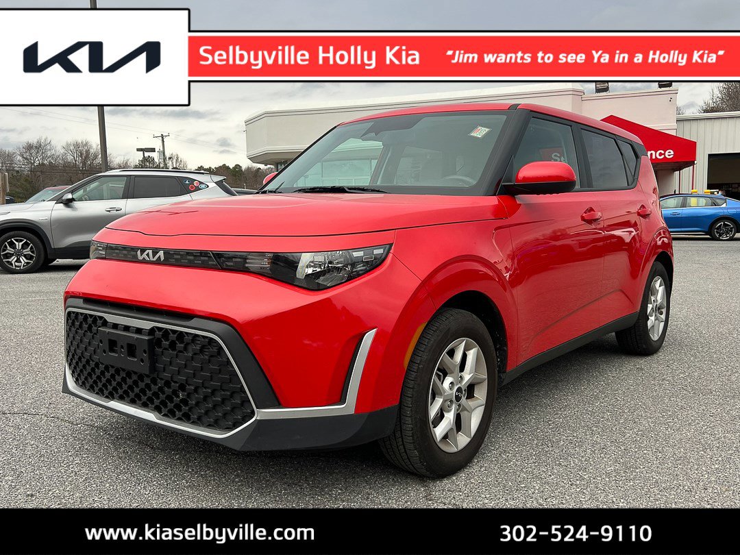2025 Kia Soul LX's photo