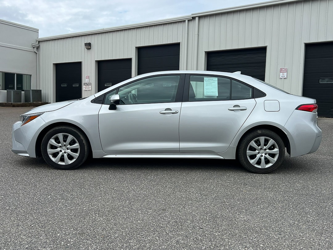 Used 2024 Toyota Corolla LE with VIN 5YFB4MDE2RP109718 for sale in Northfield, Minnesota