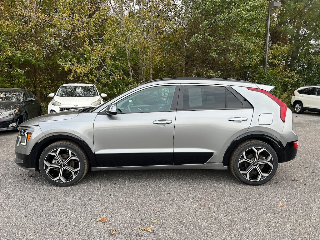 Used 2023 Kia Niro EX Touring SUV