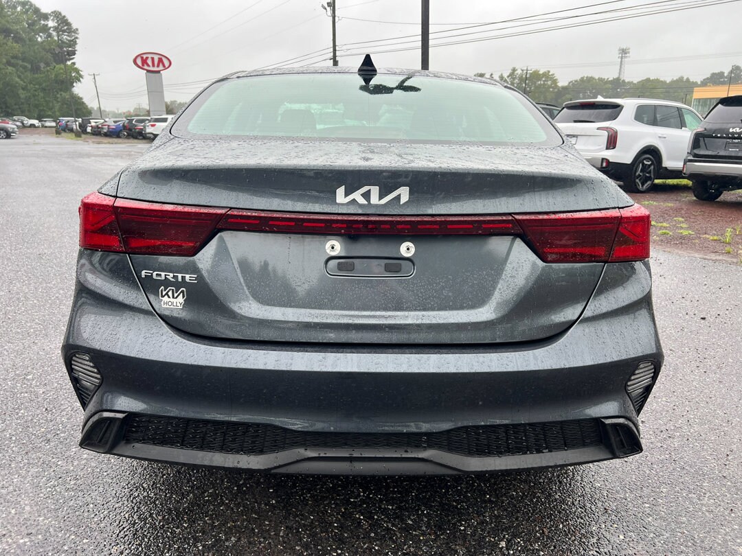 2024 Kia Forte LXS photo 4