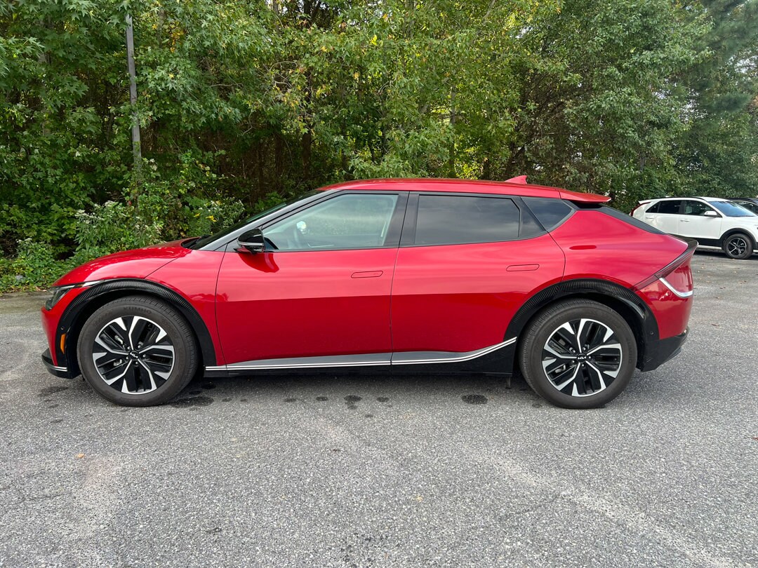 2022 Kia EV6 Wind photo 2