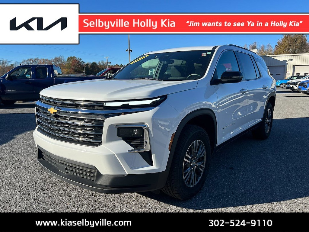 Used 2025 Chevrolet Traverse LT SUV