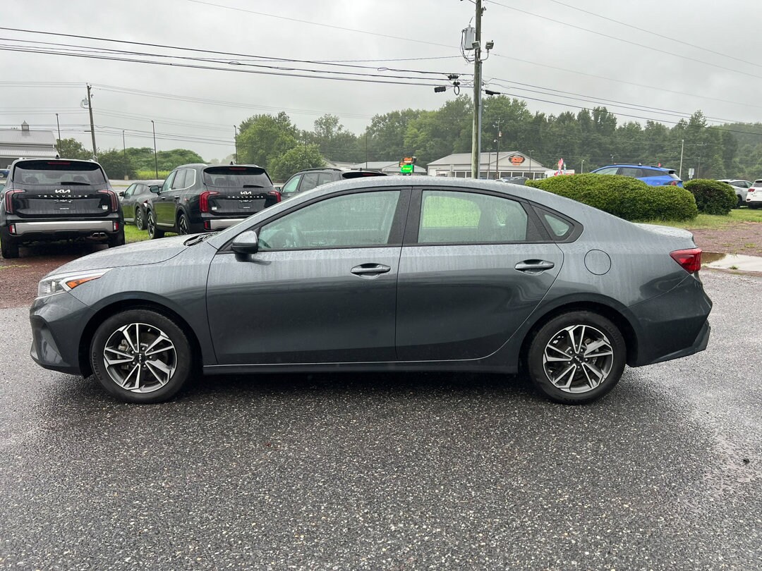 2024 Kia Forte LXS photo 2