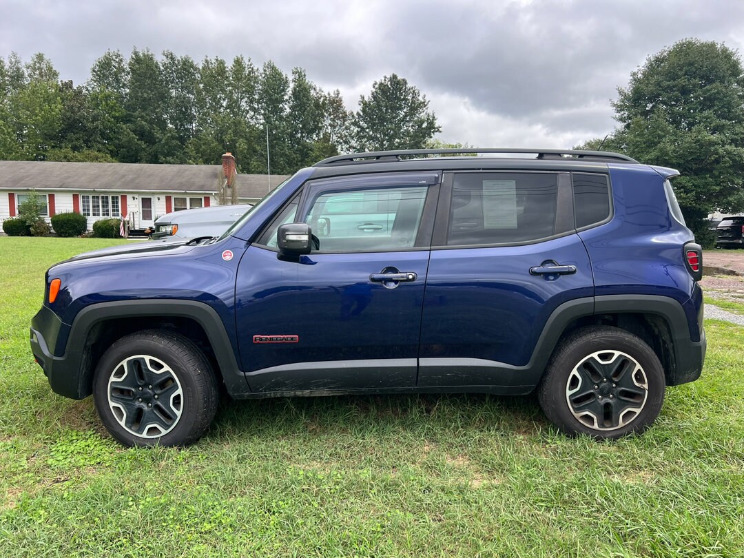 2017 Jeep Renegade Trailhawk photo 2