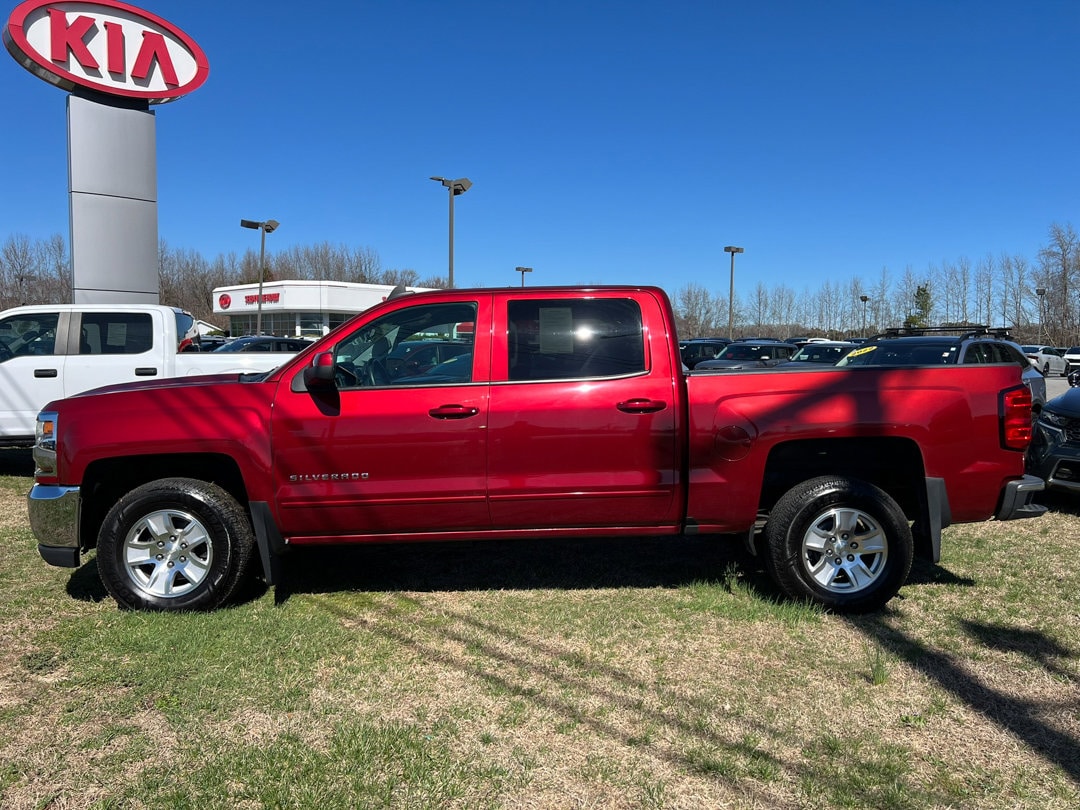 Used 2018 Chevrolet Silverado 1500 LT with VIN 3GCUKREC9JG445398 for sale in Selbyville, DE
