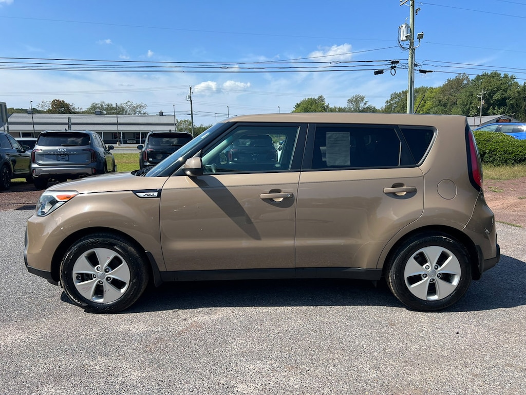 Used 2016 Kia Soul Base FWD Hatchback