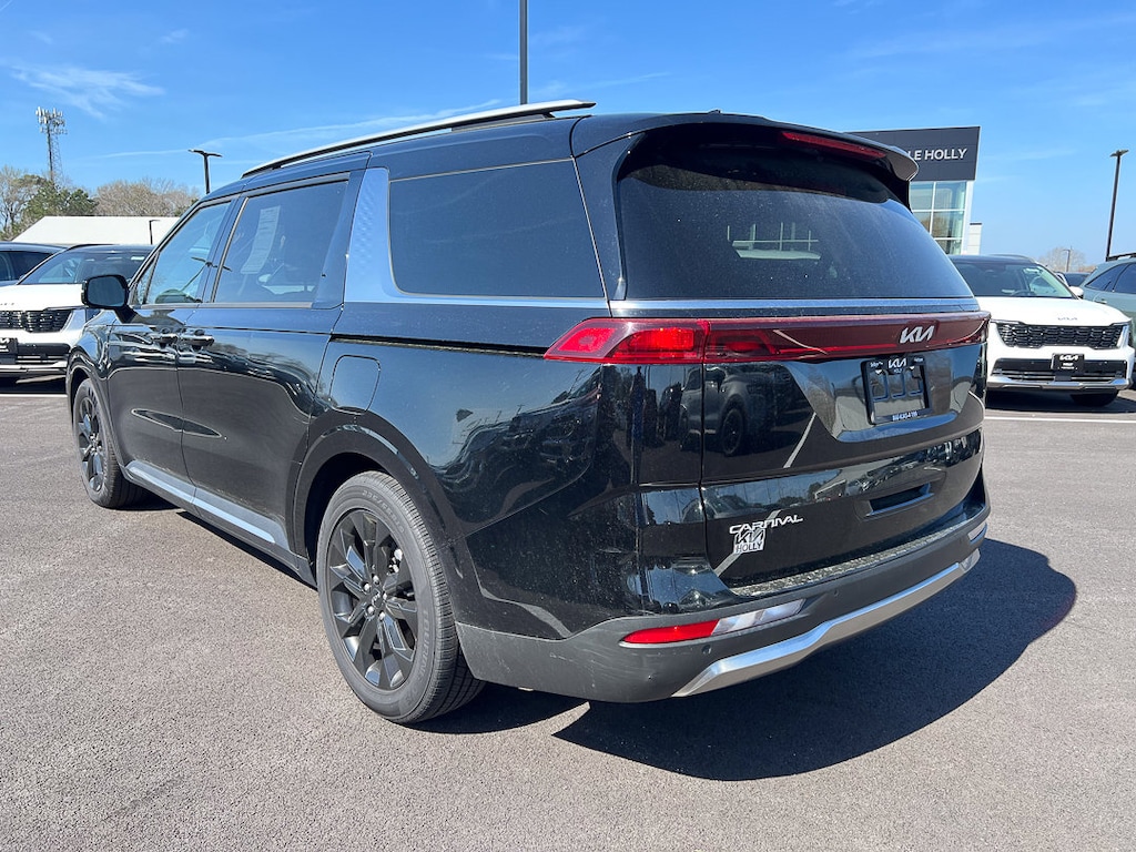 Used 2023 Kia Carnival SX MPV