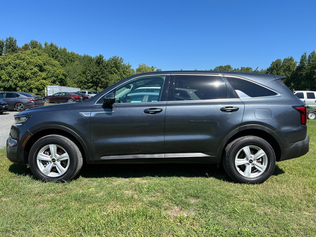 Used 2021 Kia Sorento LX with VIN 5XYRGDLC6MG010256 for sale in Selbyville, DE