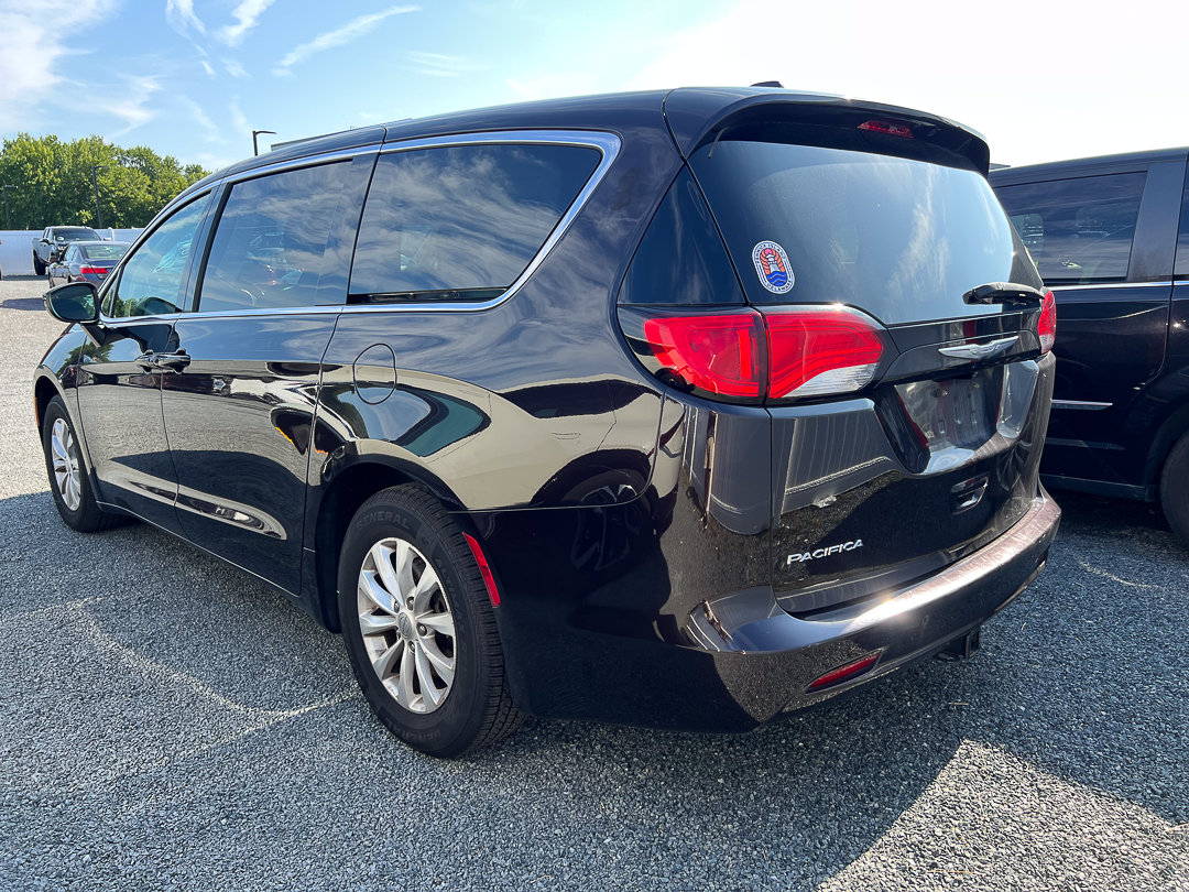 Used 2017 Chrysler Pacifica Touring with VIN 2C4RC1DG5HR611218 for sale in Selbyville, DE