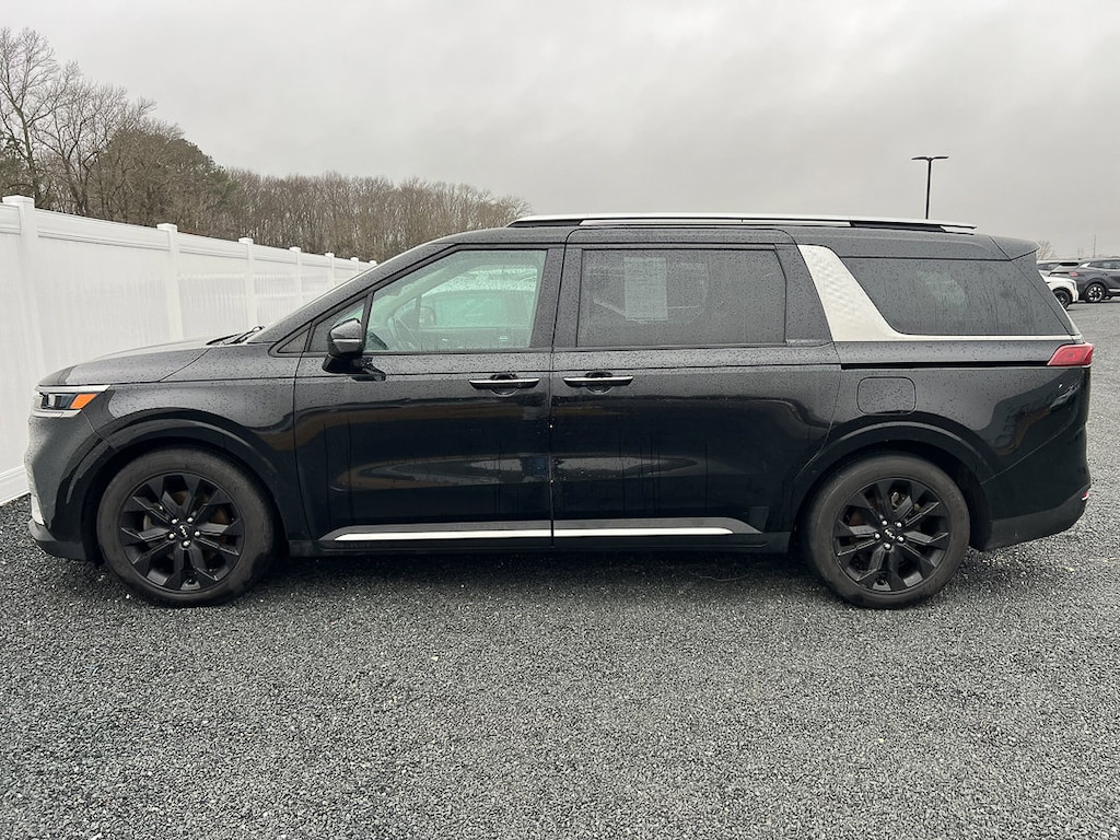 Used 2023 Kia Carnival SX MPV