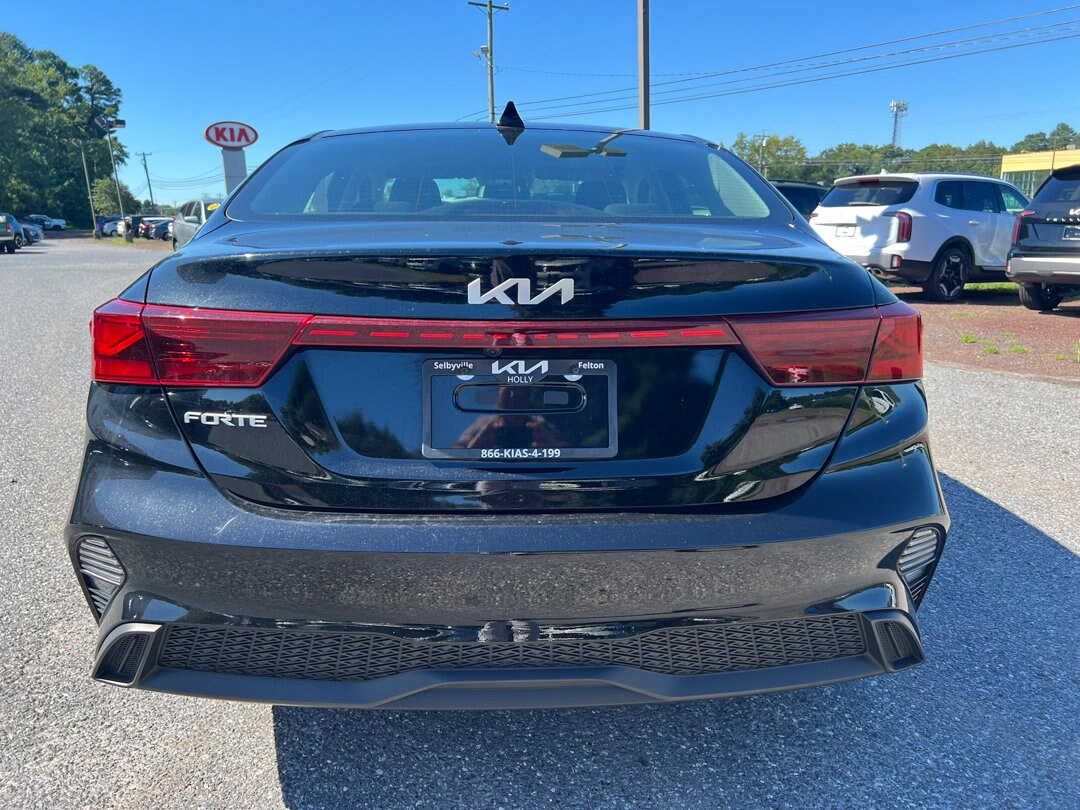 2024 Kia Forte LXS photo 4