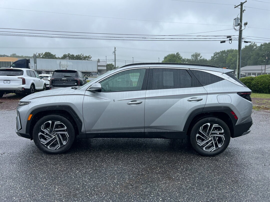 2025 Hyundai Tucson Hybrid Limited photo 2
