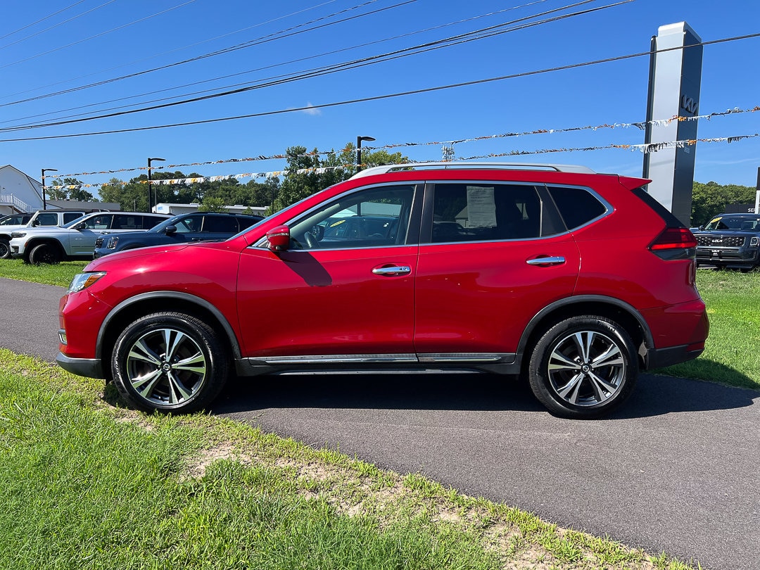 Used 2017 Nissan Rogue SL with VIN 5N1AT2MV7HC782039 for sale in Felton, DE