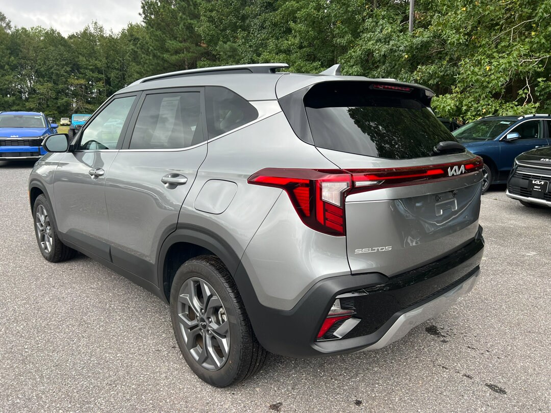 2024 Kia Seltos S photo 3