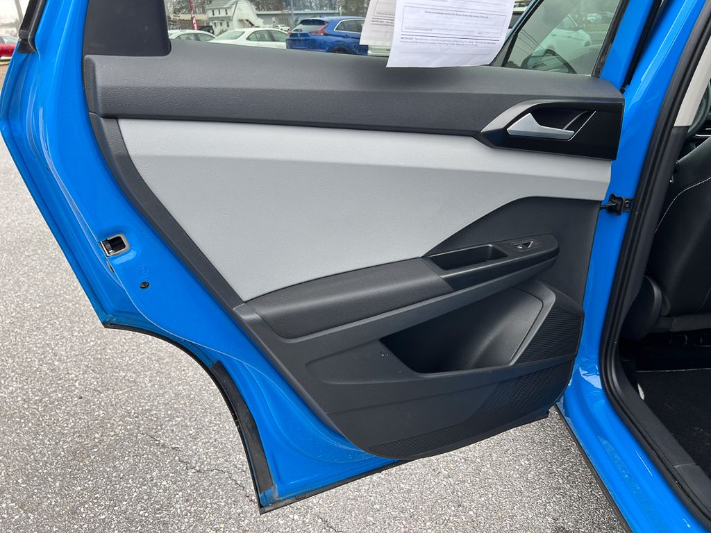 2023 Volkswagen Taos SE - Photo 27