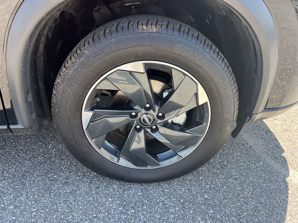 2024 Nissan Rogue SV - Photo 9