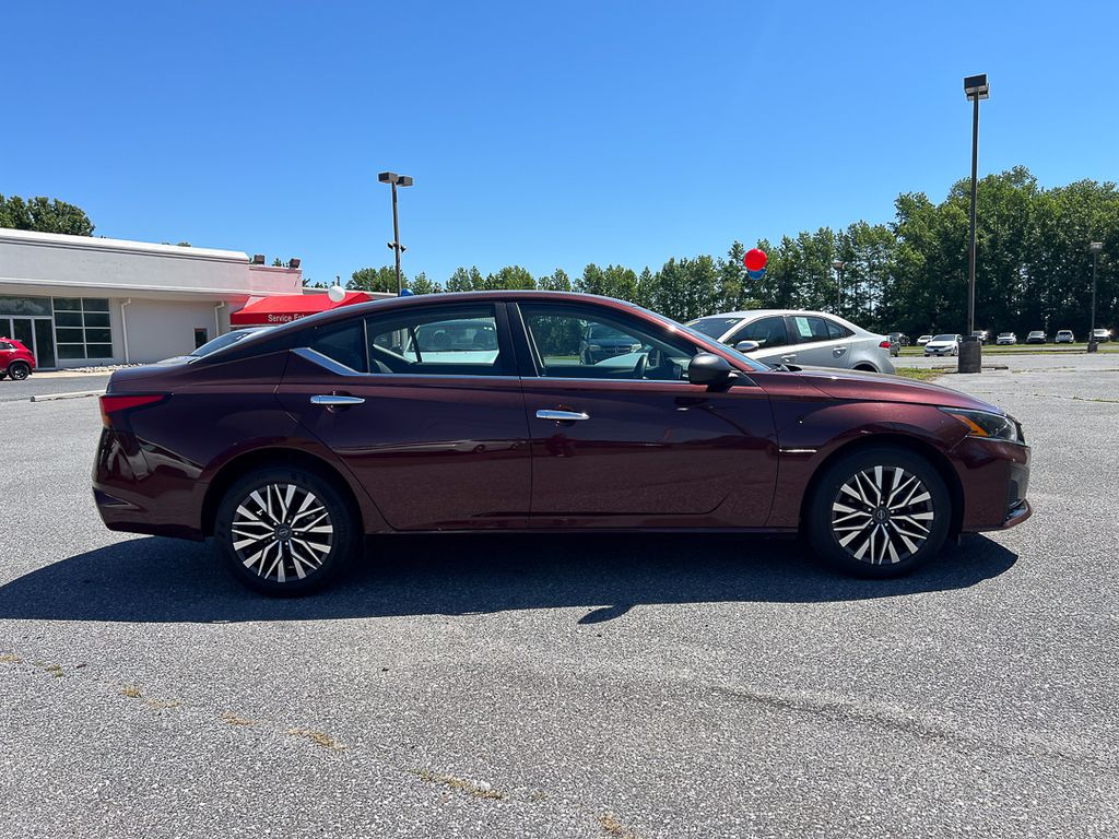 2025 Nissan Altima 5