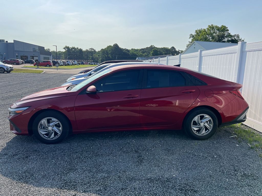 Used 2024 Hyundai Elantra SE Sedan