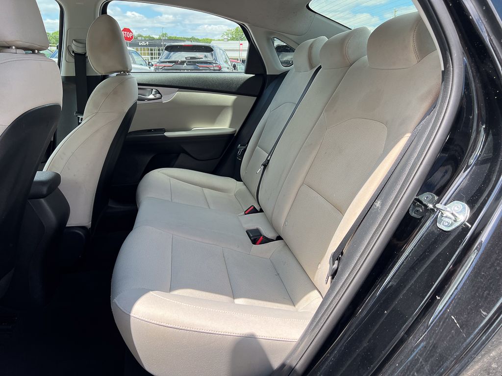 2023 Kia Forte LXS - Photo 21