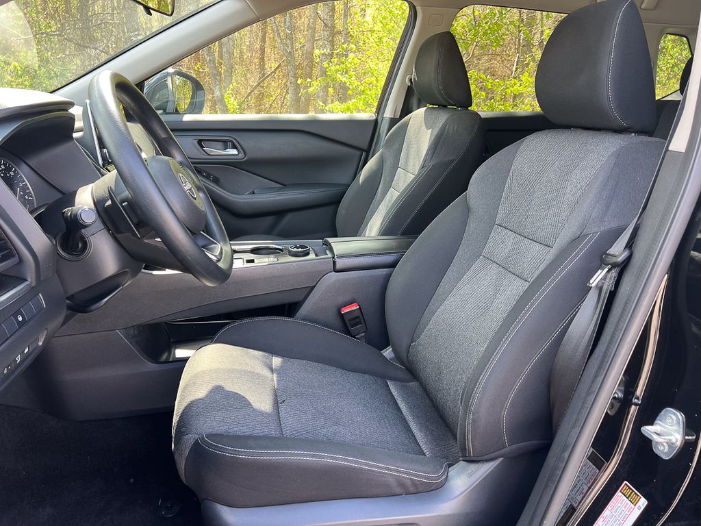 2024 Nissan Rogue SV - Photo 13