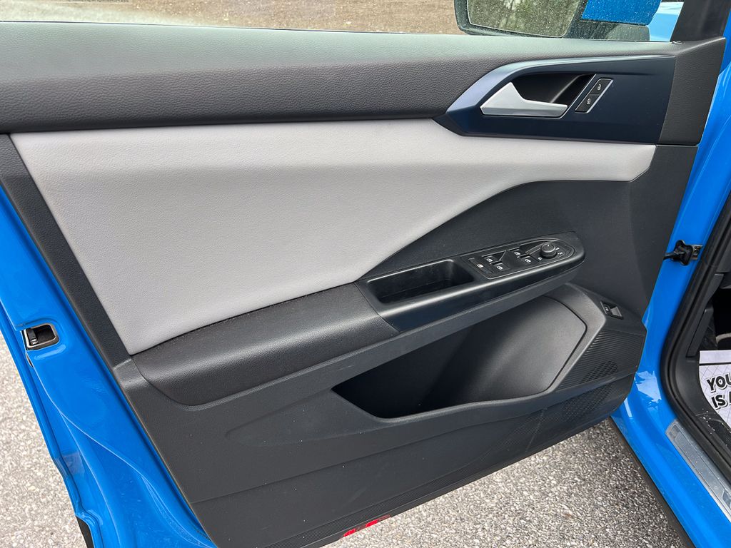 2023 Volkswagen Taos SE - Photo 14