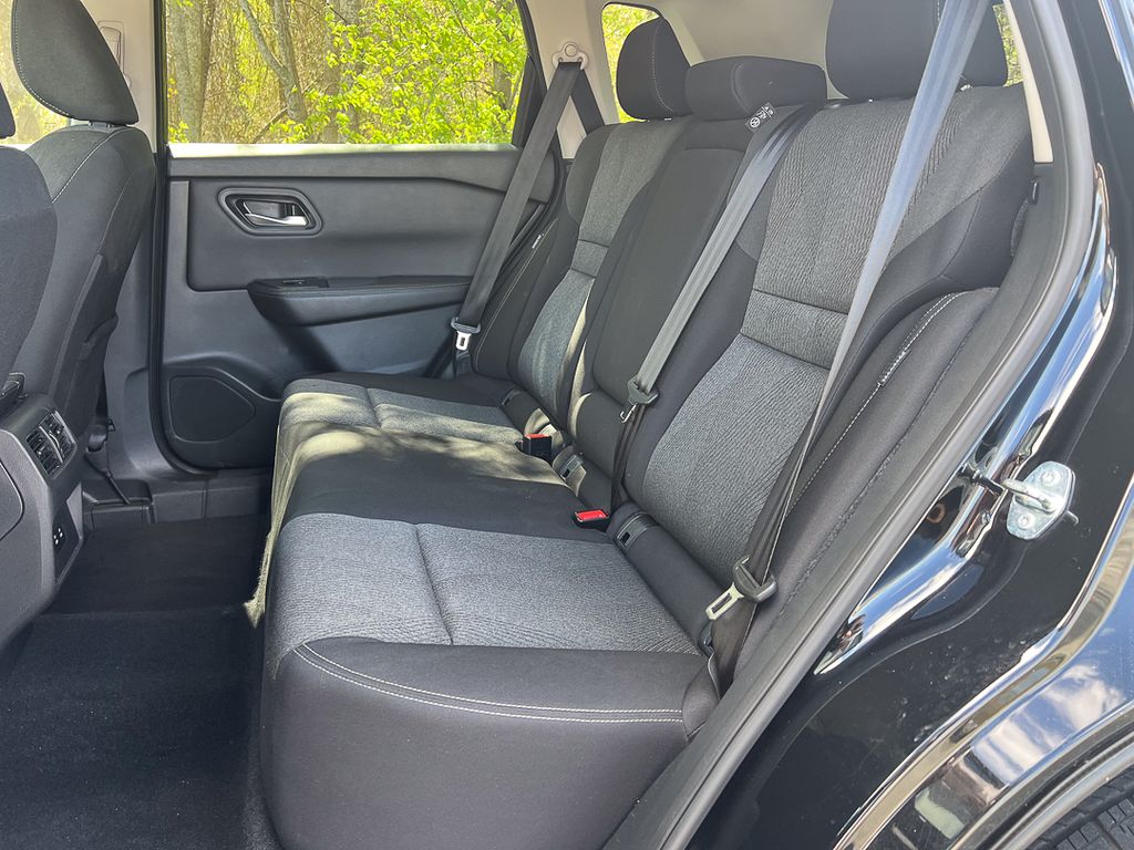 2024 Nissan Rogue SV - Photo 24