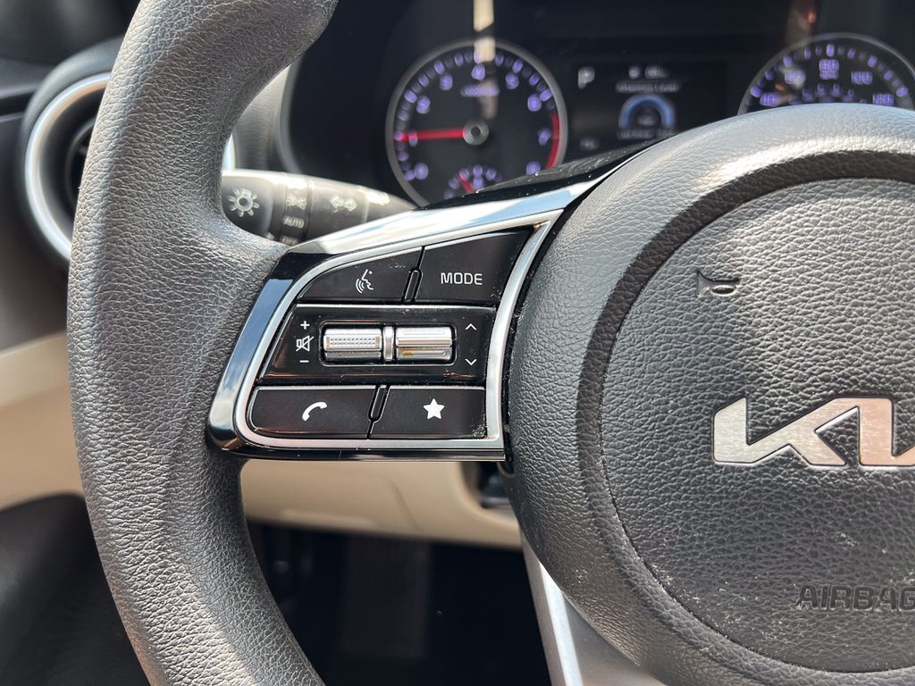 2023 Kia Forte LXS - Photo 14