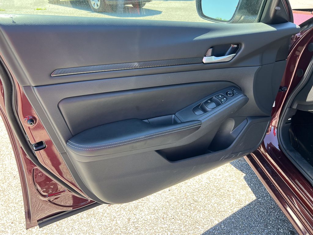 2025 Nissan Altima 9