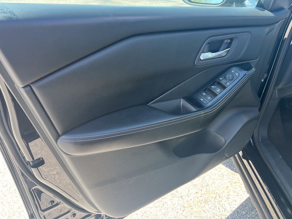 2024 Nissan Rogue SV - Photo 12