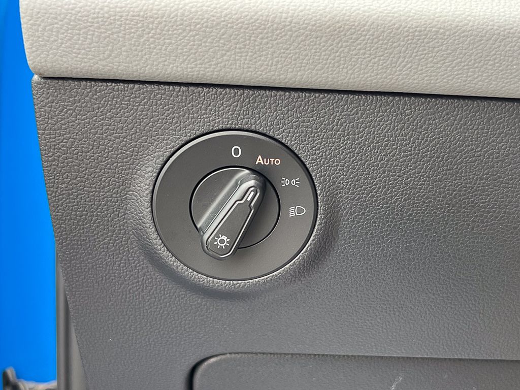 2023 Volkswagen Taos SE - Photo 18