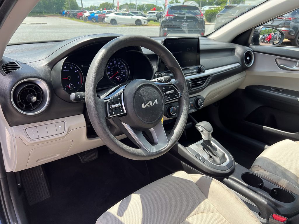 2023 Kia Forte LXS - Photo 12