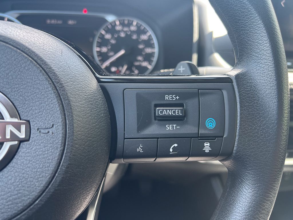 2024 Nissan Rogue SV - Photo 18