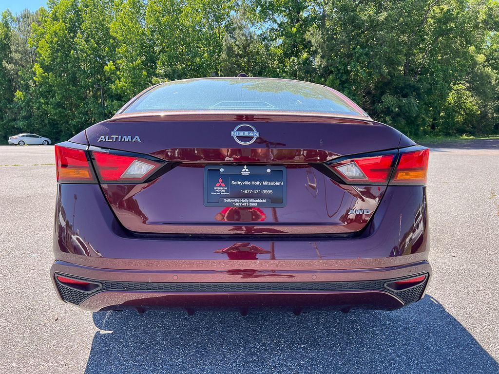 2025 Nissan Altima 4