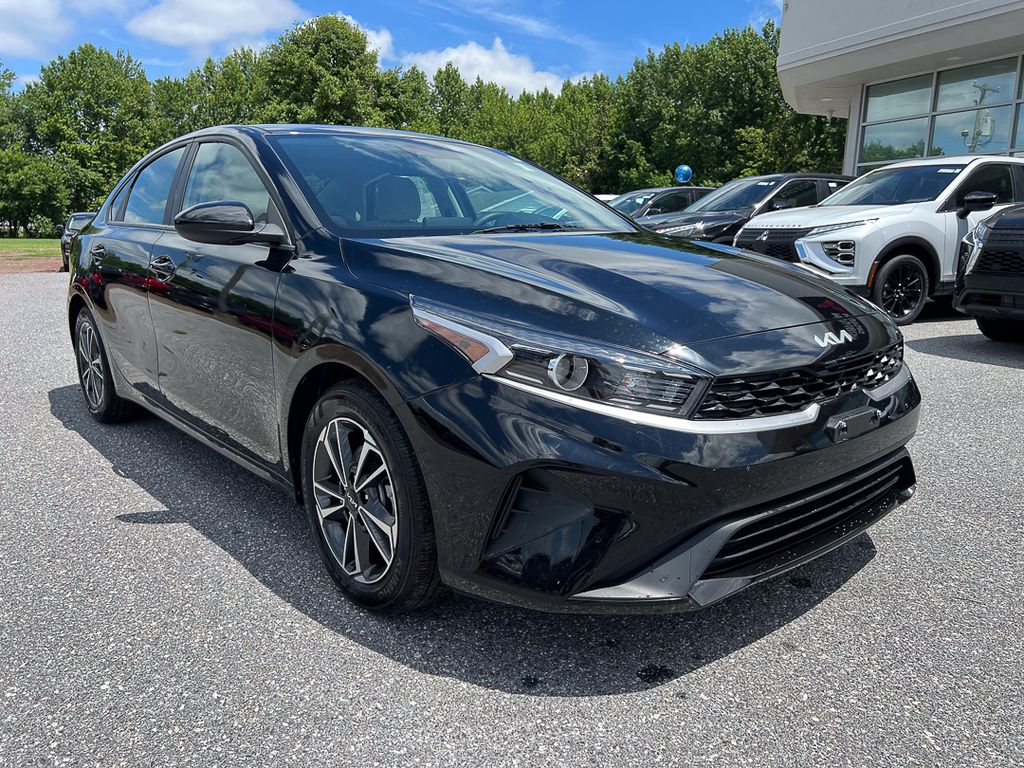 2023 Kia Forte LXS - Photo 8