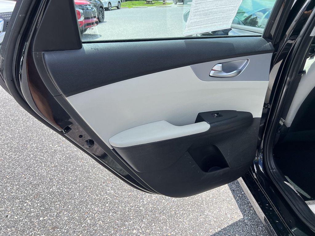 2023 Kia Forte LXS - Photo 20