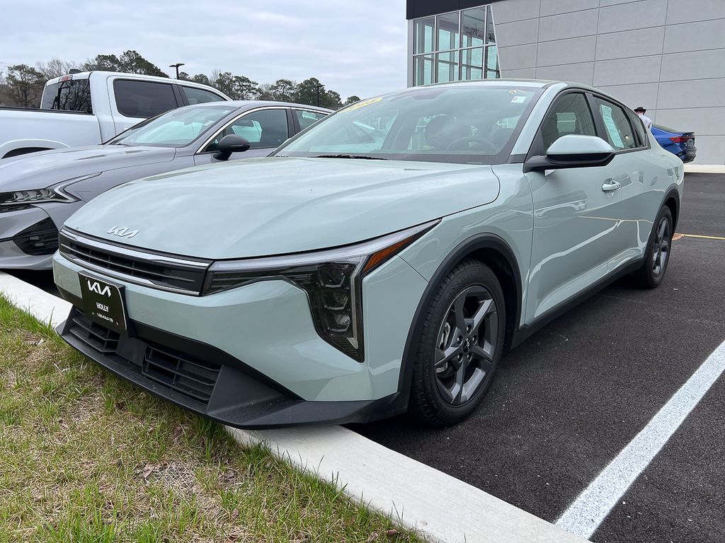 2025 Kia K4 LXS