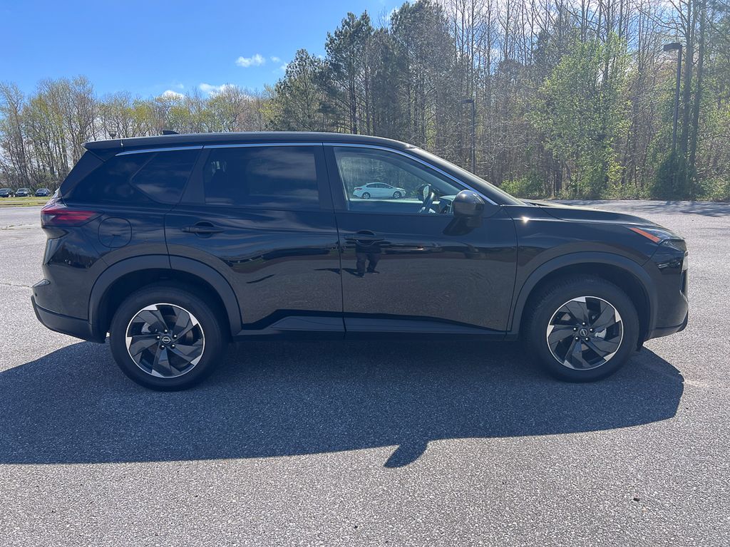 2024 Nissan Rogue SV - Photo 8