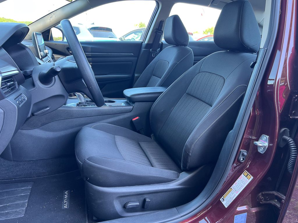 2025 Nissan Altima 10