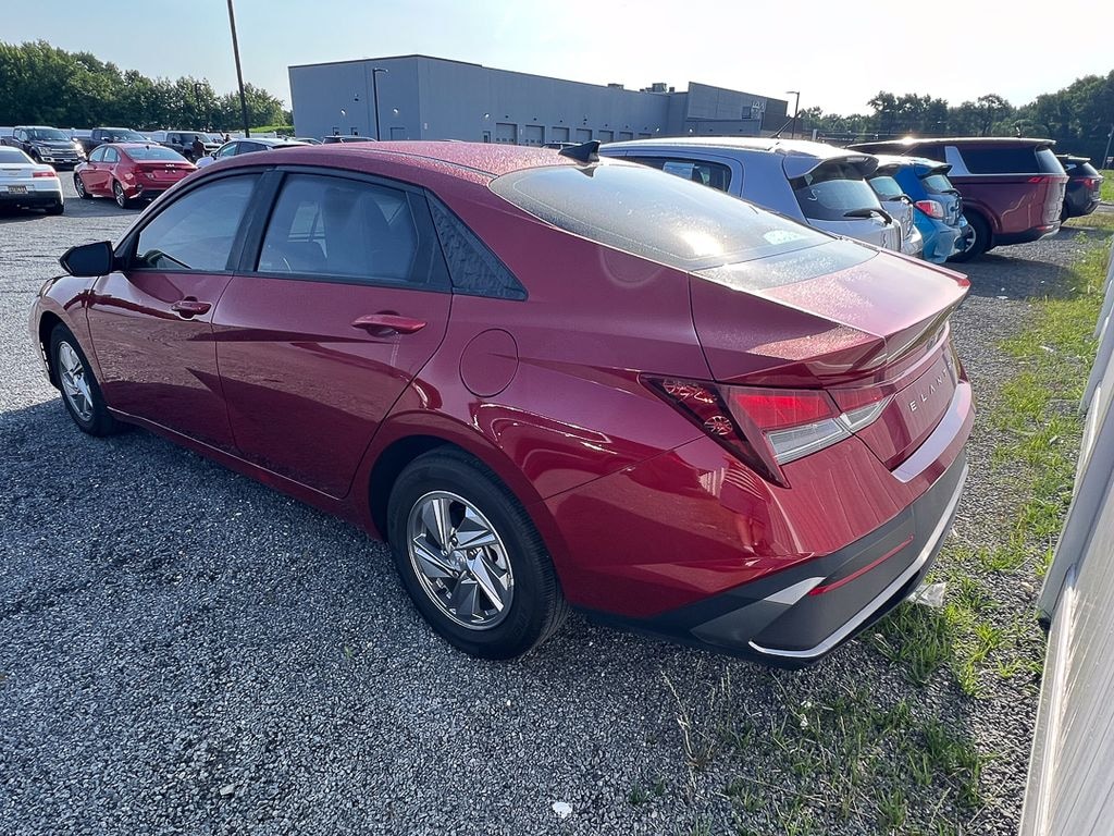 Used 2024 Hyundai Elantra SE Sedan