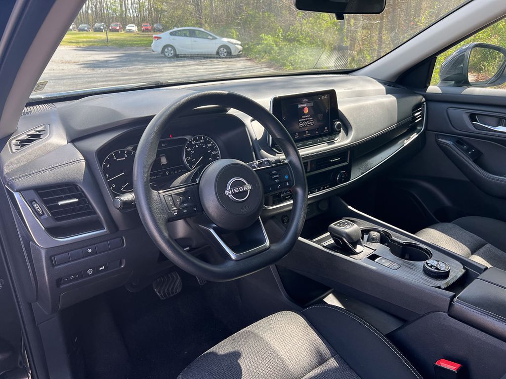 2024 Nissan Rogue SV - Photo 16