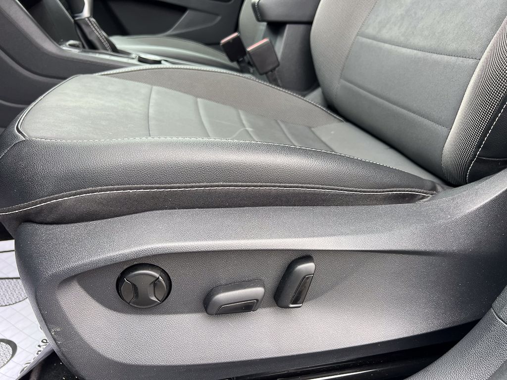 2023 Volkswagen Taos SE - Photo 17
