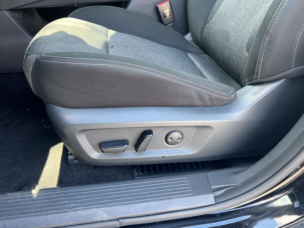 2024 Nissan Rogue SV - Photo 14