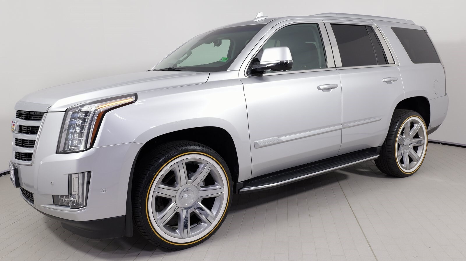 2019 Cadillac Escalade Luxury photo 2