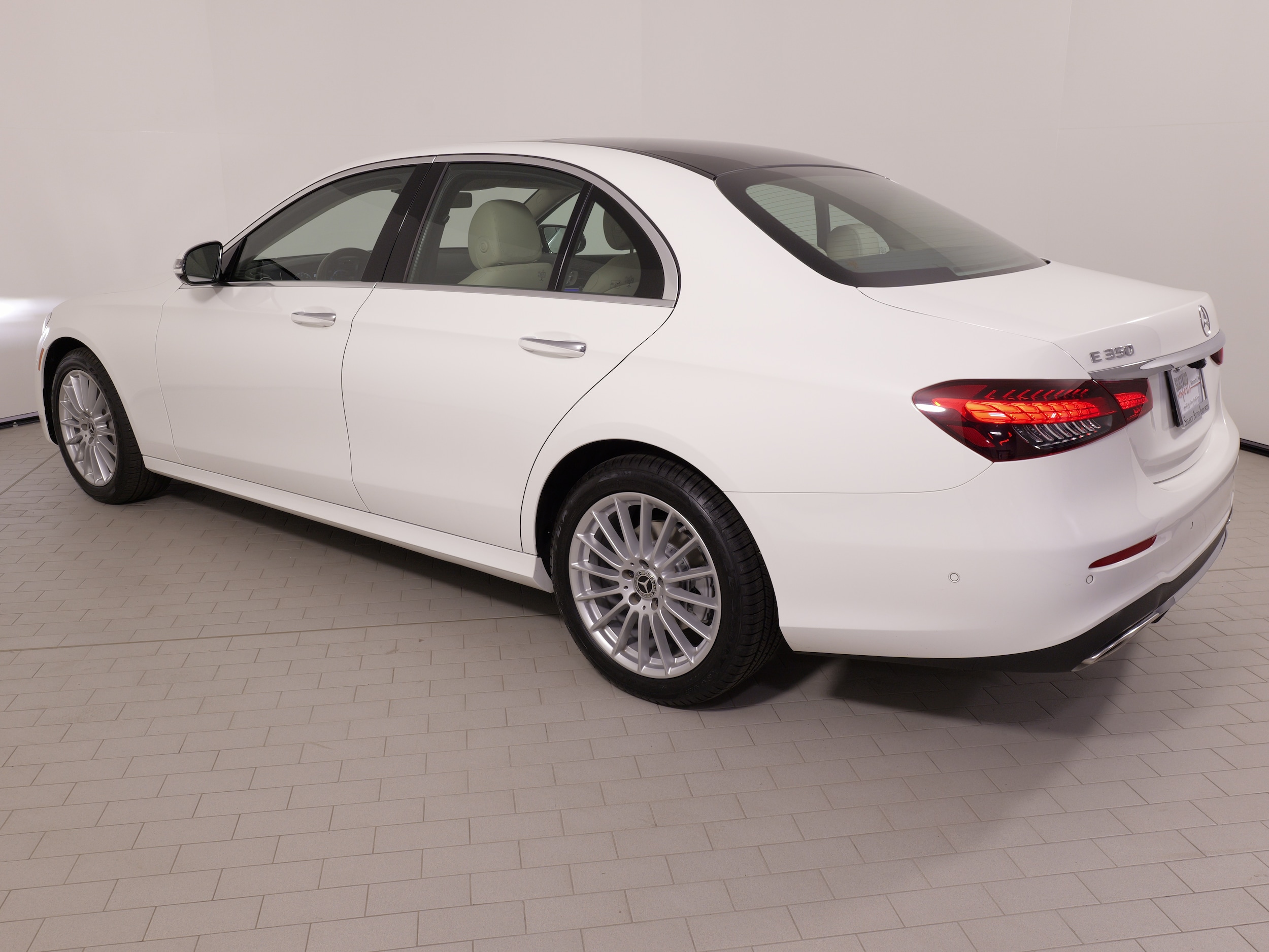 2021 Mercedes-Benz E-Class E350 - Photo 16