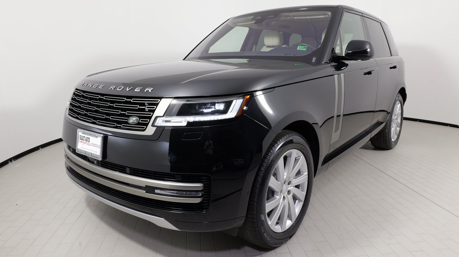 2023 Land Rover Range Rover SE photo 2