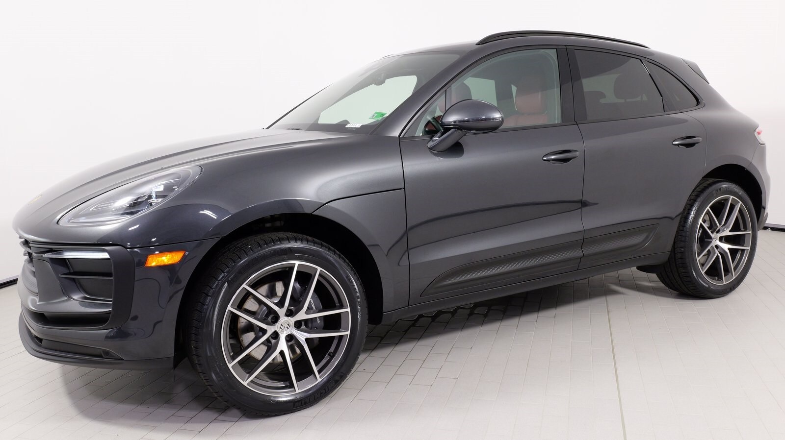 2023 Porsche Macan Base photo 2