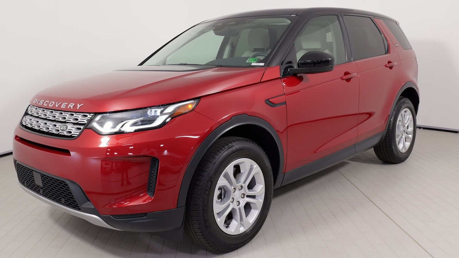 2023 Land Rover Discovery Sport S photo 2