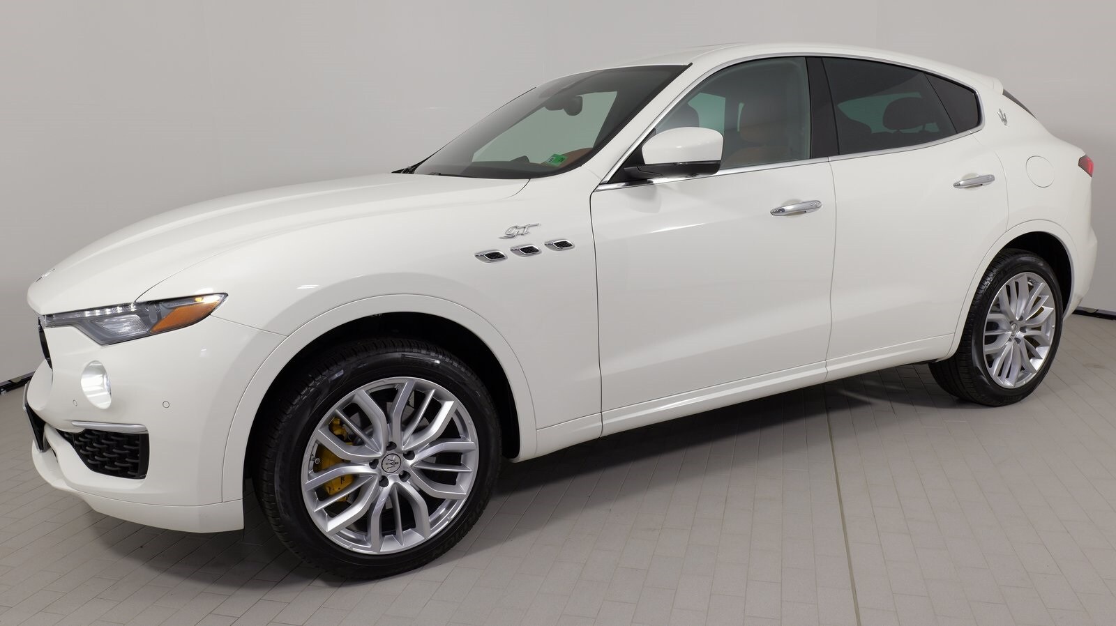 2022 Maserati Levante Base GT photo 2