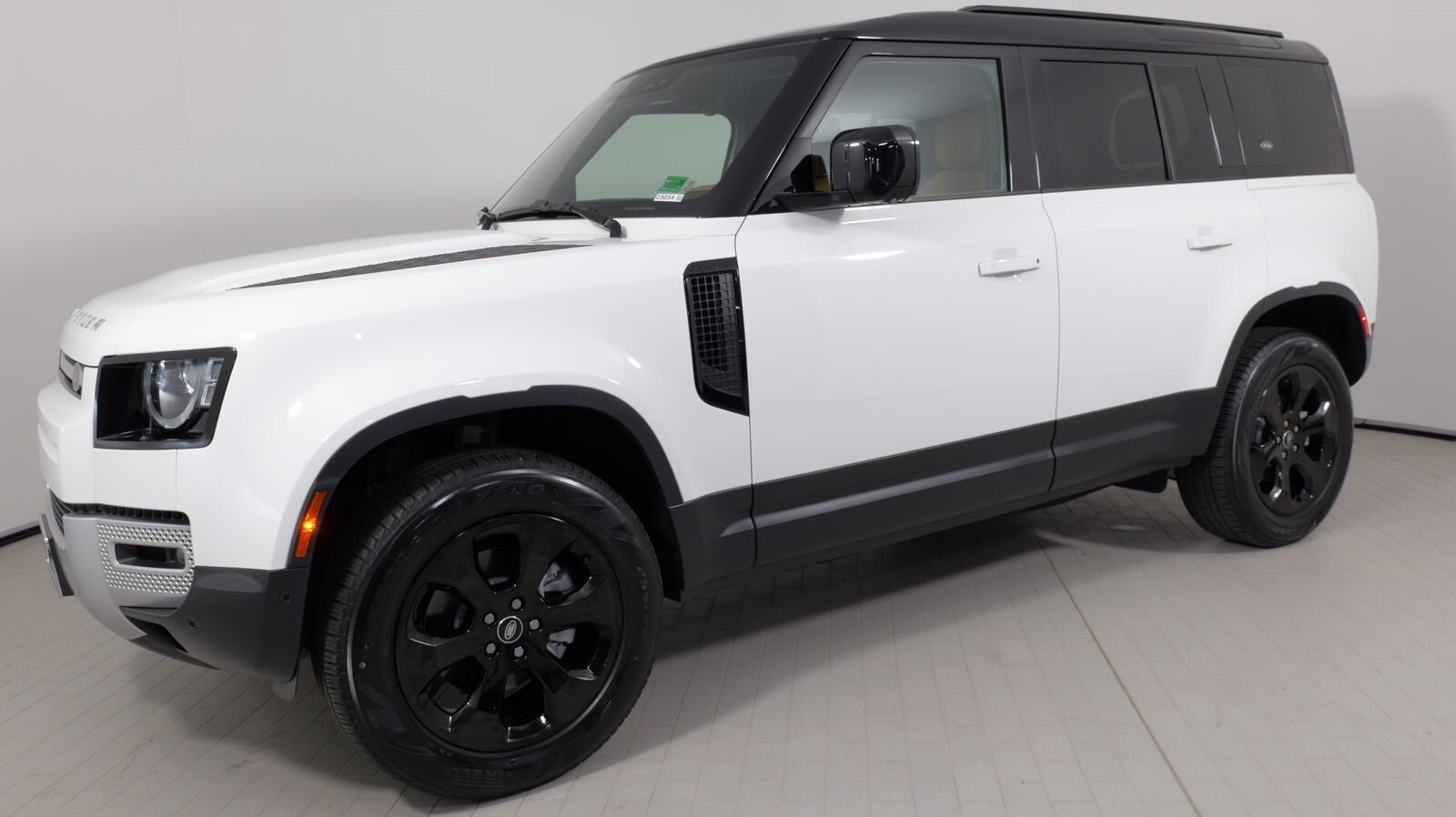 2023 Land Rover Defender 110 S photo 2